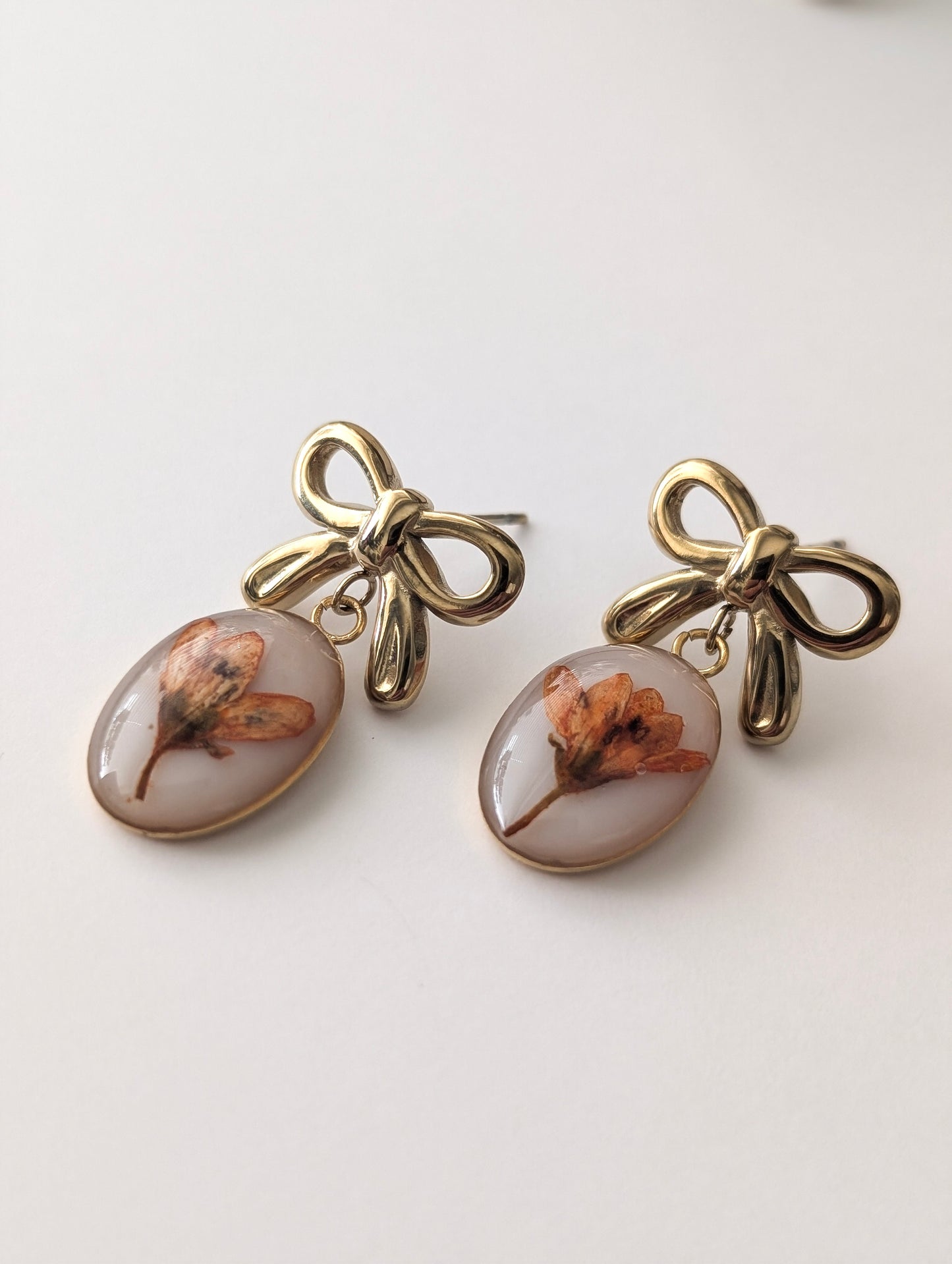 Orange Chloris Virgata Pressed Flora Bow Jewellery Set | Gold Plated Stainless Steel