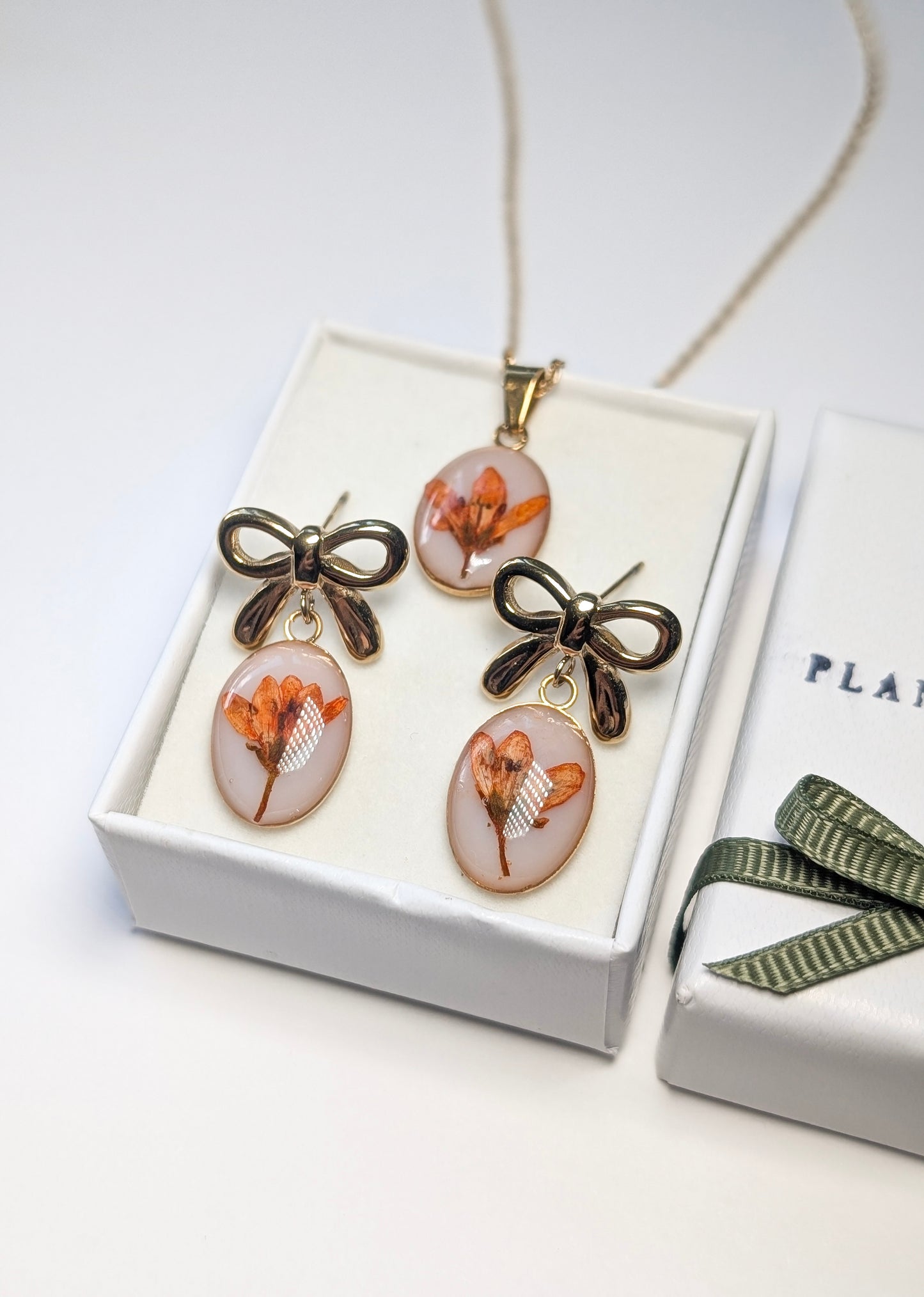 Orange Chloris Virgata Pressed Flora Bow Jewellery Set | Gold Plated Stainless Steel