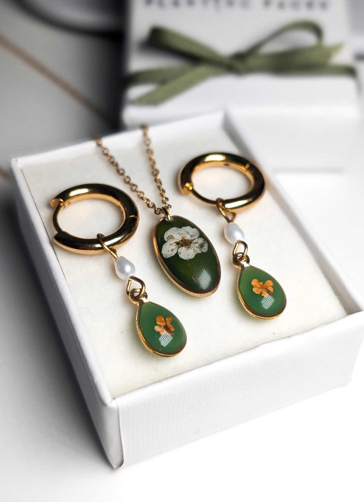 Vintage Garden Hoop Earrings | Green & White Floral Necklace Jewellery Set | Stainless Steel