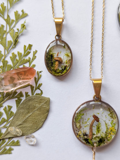 'The Toadstool’s Keep' - Real Mushroom & Botanical Necklace