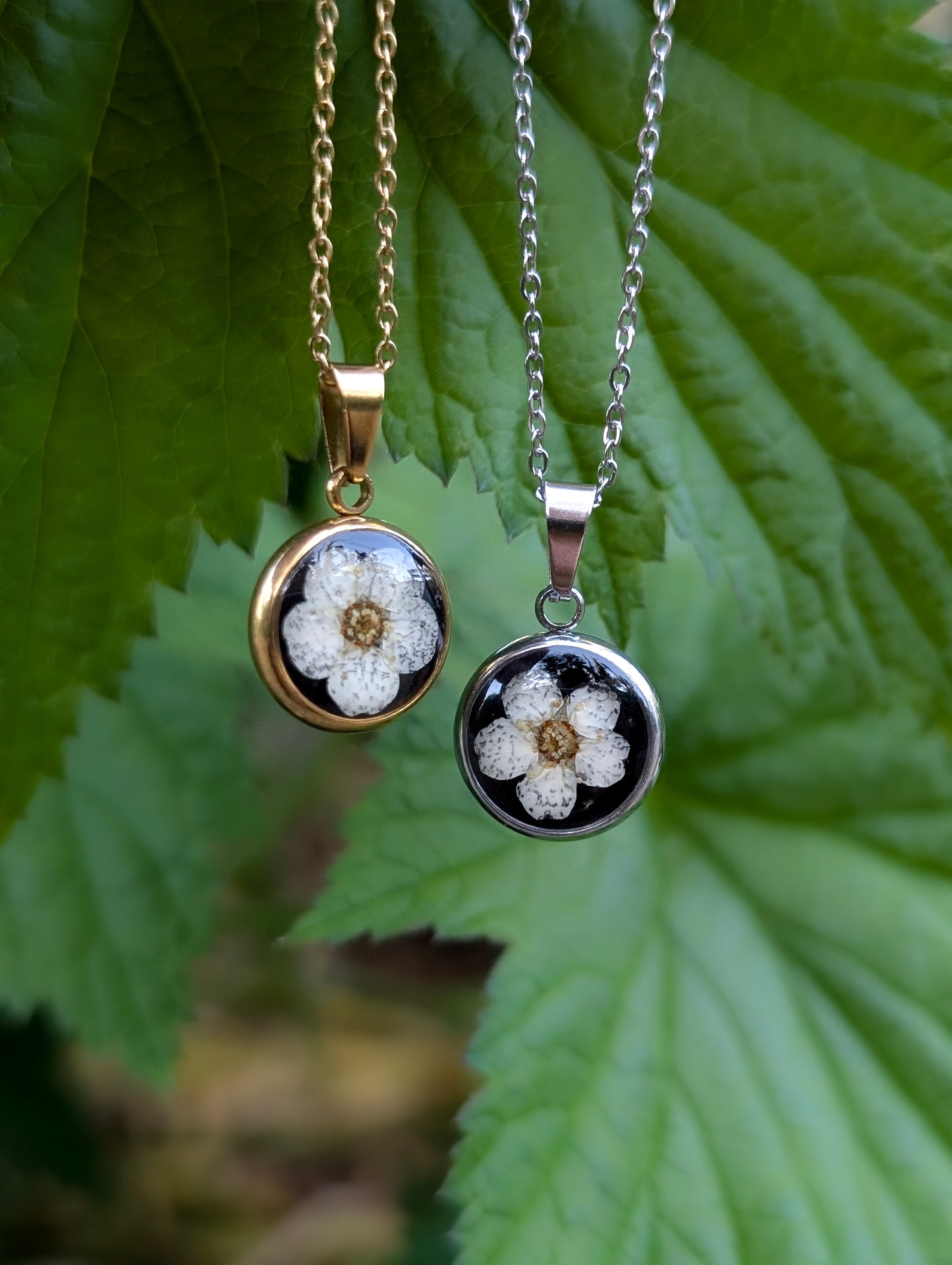 Black & White Flower Gold & Silver Necklace